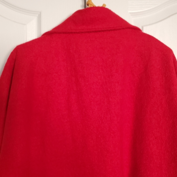 Red Capelet - Picture 7 of 13